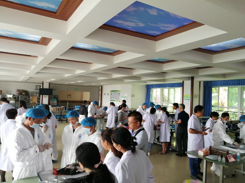 图3 动物防疫大比武实践操作 图3 动物防疫大比武实践操作